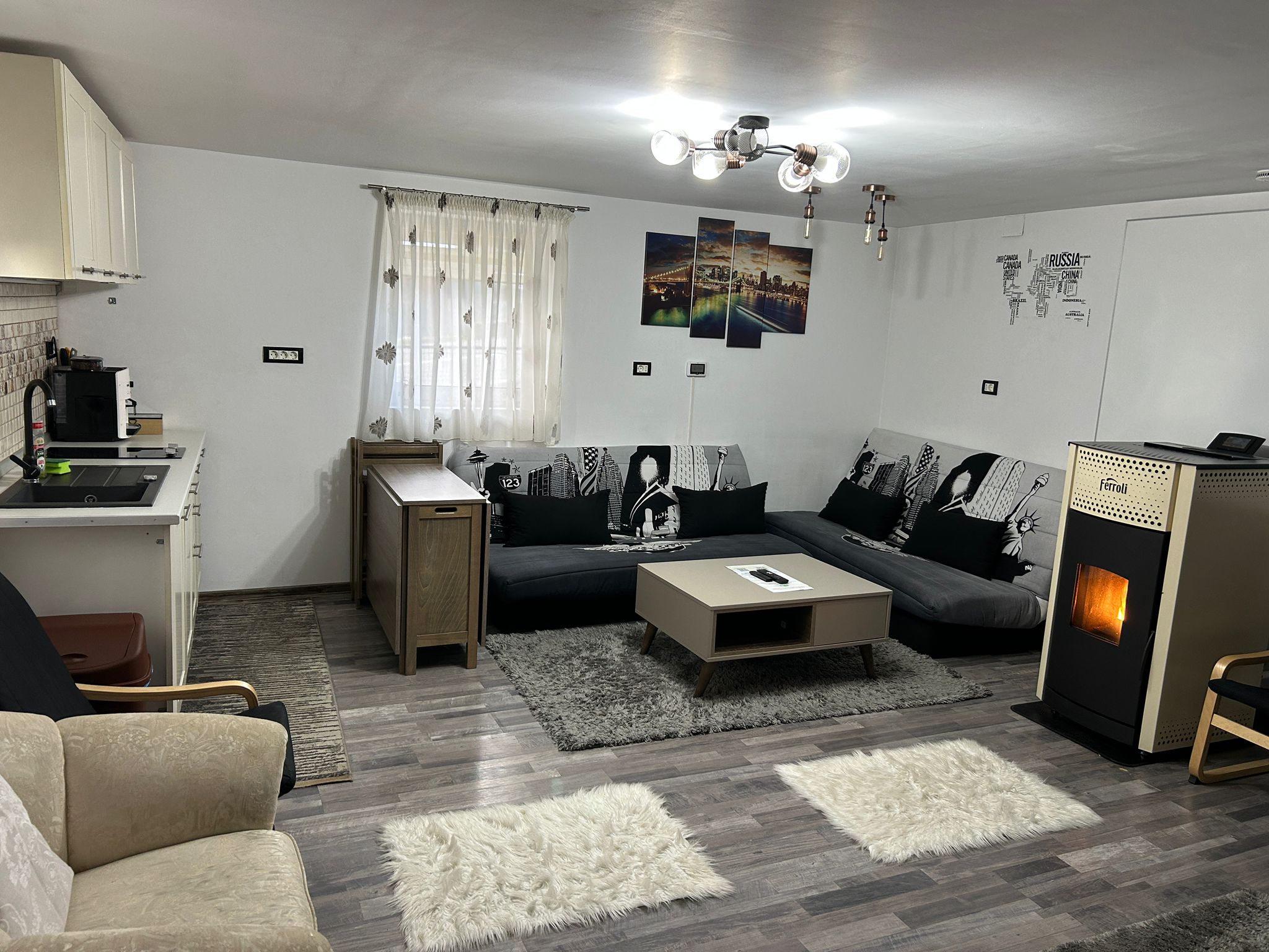 casă de vacanță Poiana Teiului – bucătărie